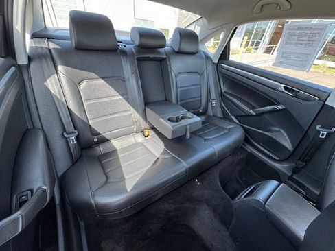 Used 2018 Volkswagen Passat 2.0T R-Line FWD image 27