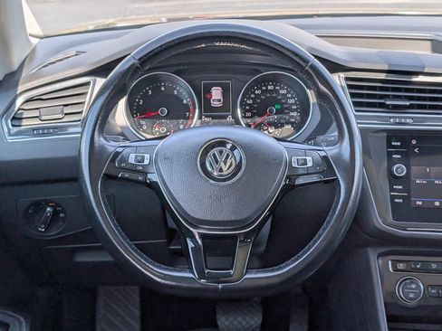 Used 2018 Volkswagen Tiguan SEL FWD image 15