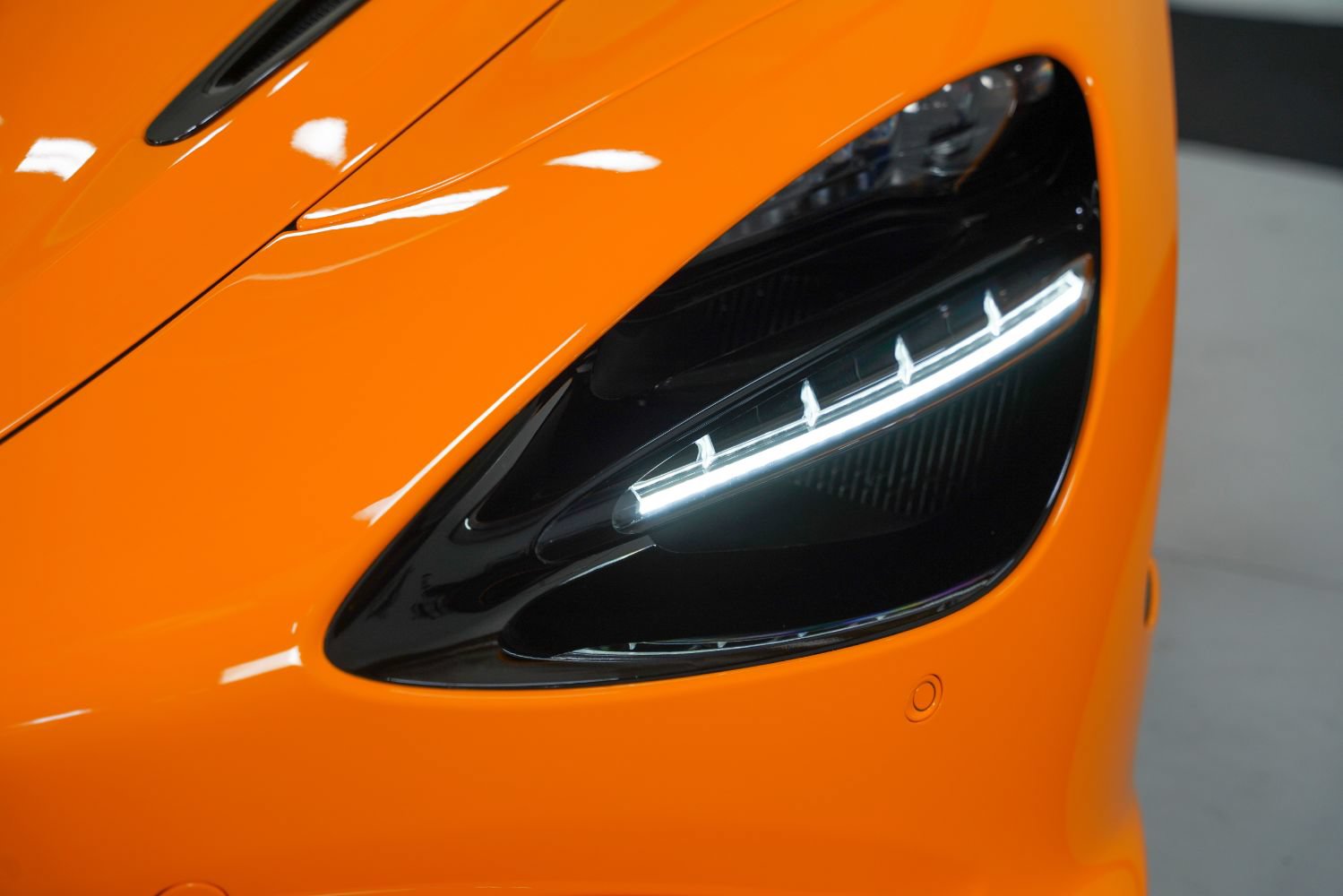 Used 2024 McLaren 750S Spider RWD image 13