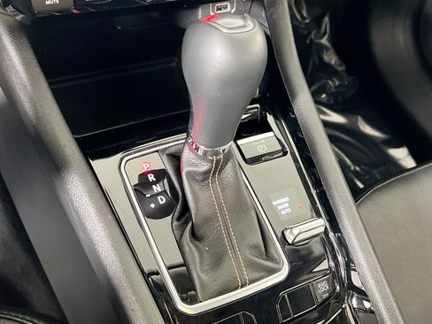 Used 2022 Jeep Compass Limited w/ Sun and Sound Group image 16