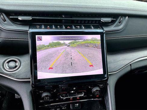 Used 2021 Jeep Grand Cherokee L Limited image 20