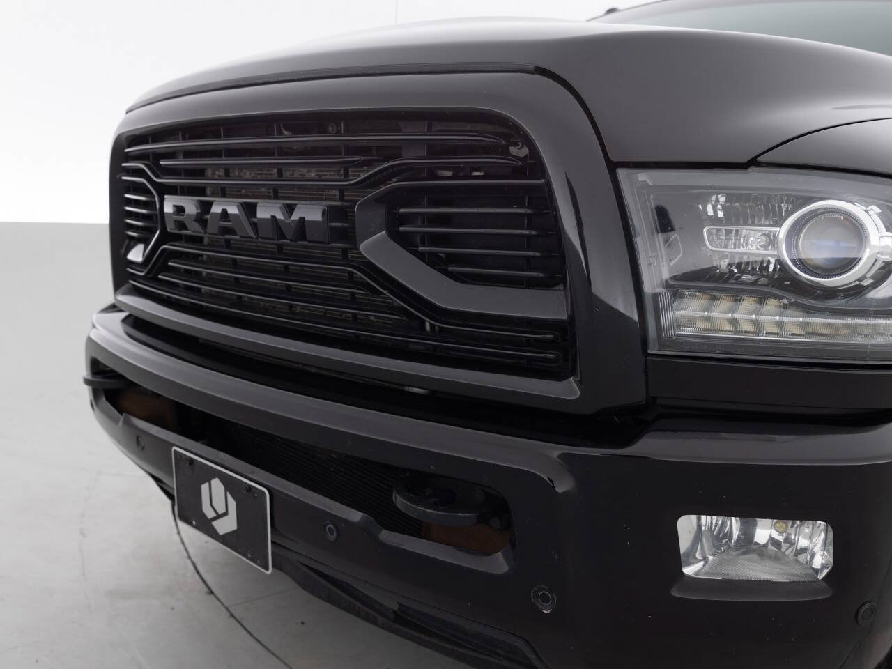 Used 2018 RAM 3500 Laramie w/ Sport Appearance Group AWD/4WD image 15