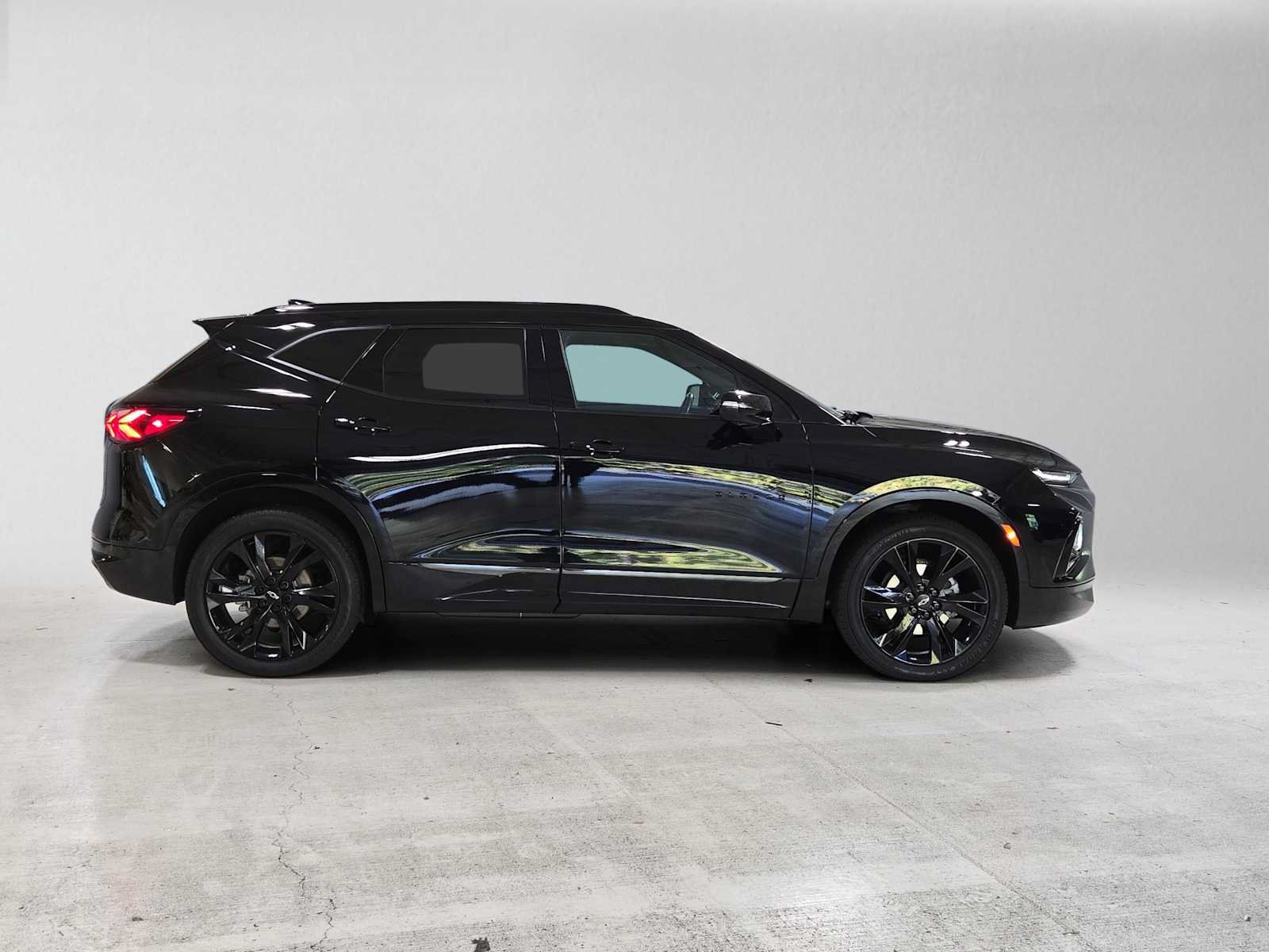 Used 2022 Chevrolet Blazer RS w/ Enhanced Convenience Package AWD/4WD image 2