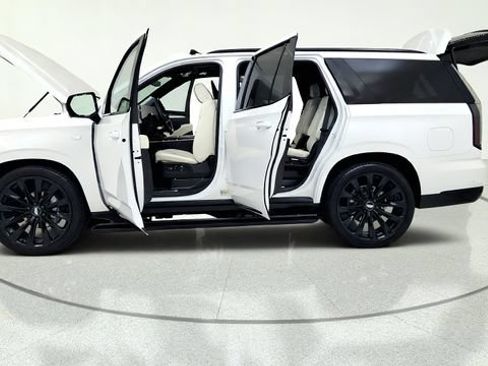 Used 2026 Cadillac Escalade Platinum Sport w/ LPO, ONYX Package AWD/4WD image 14