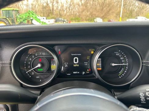 Used 2023 Jeep Wrangler Unlimited Sahara w/ Cold Weather Group AWD/4WD image 22