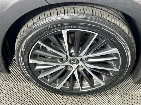 Used 2025 Lexus ES 300h w/ Premium Package FWD image 9