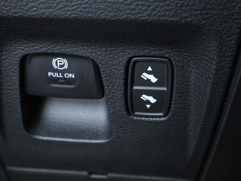 Used 2023 RAM 1500 Limited AWD/4WD image 22