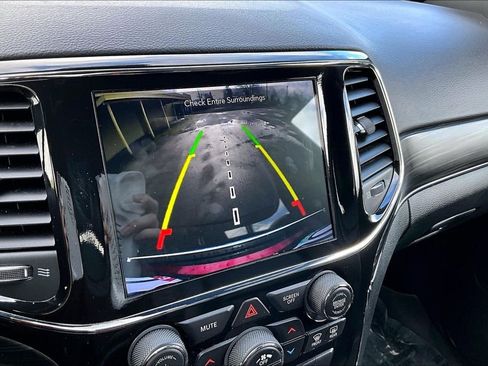 Used 2022 Jeep Grand Cherokee Limited image 30