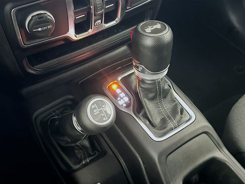Used 2024 Jeep Wrangler Unlimited Sahara AWD/4WD image 23
