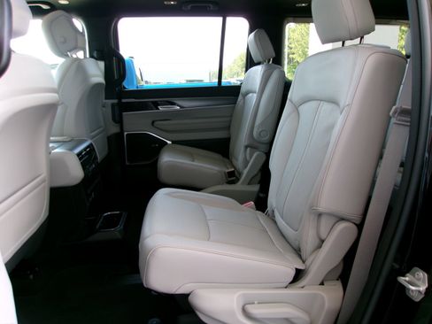 New 2026 Jeep Grand Wagoneer 4WD image 20