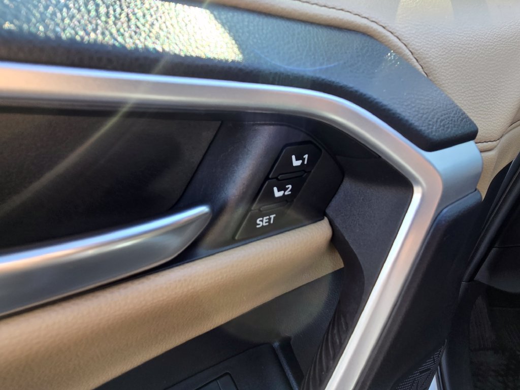 Used 2021 Toyota RAV4 Limited AWD/4WD image 21