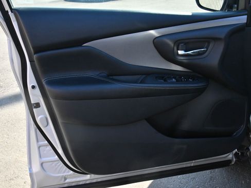 Used 2023 Nissan Murano SV image 14