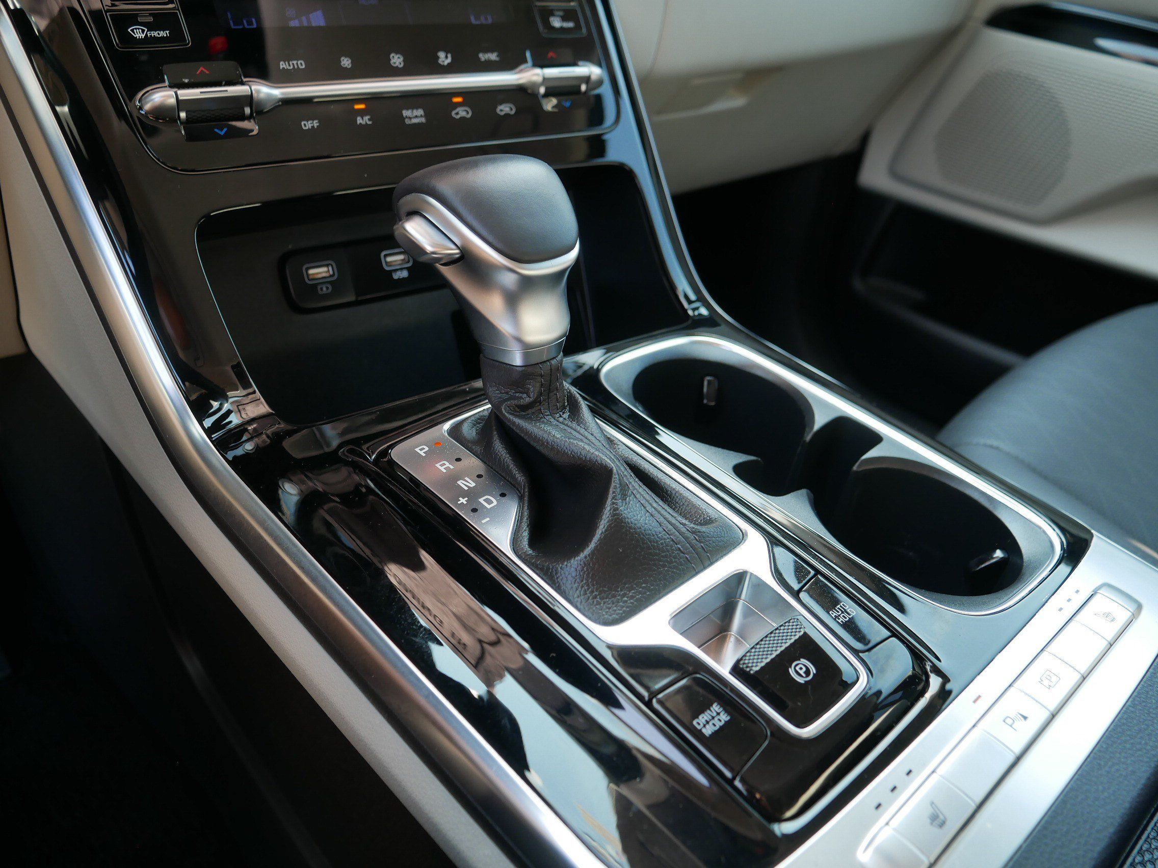 Certified 2024 Kia Carnival EX FWD image 24