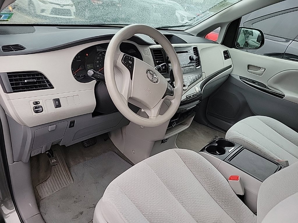 Used 2014 Toyota Sienna LE FWD image 7