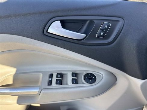 Used 2017 Ford Escape SE image 18