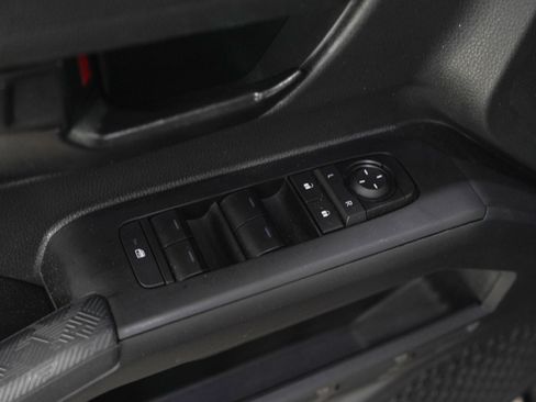 Used 2025 Toyota Tacoma SR5 AWD/4WD image 19