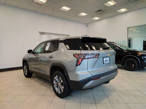 Used 2026 Chevrolet Equinox LT FWD image 5