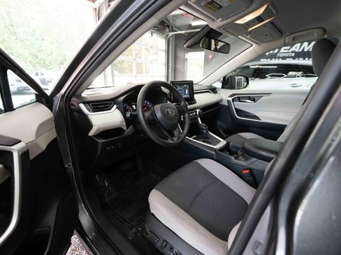 Used 2021 Toyota RAV4 XLE FWD image 8