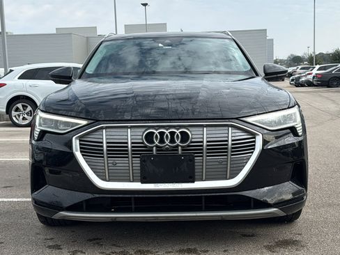 Used 2021 Audi e-tron Premium Plus w/ Premium Plus Package image 2