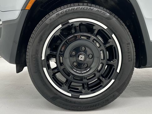 Used 2025 Rivian R1S Adventure image 9