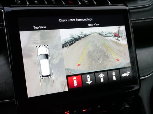 Used 2023 Jeep Grand Cherokee Limited w/ Luxury Tech Group II image 31