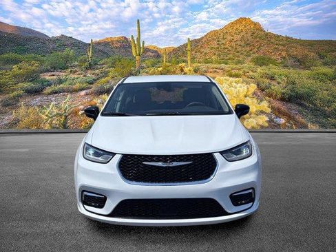 Used 2024 Chrysler Pacifica Limited FWD image 5