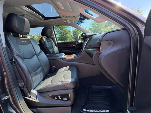 Used 2018 Cadillac Escalade Premium Luxury AWD/4WD image 42