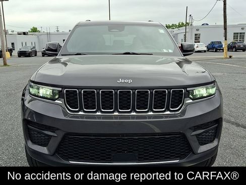 Used 2025 Jeep Grand Cherokee Laredo w/ Luxury Tech Group I AWD/4WD image 2