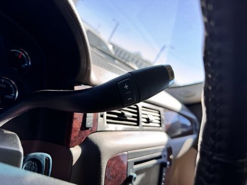 Used 2013 Chevrolet Tahoe LTZ image 27