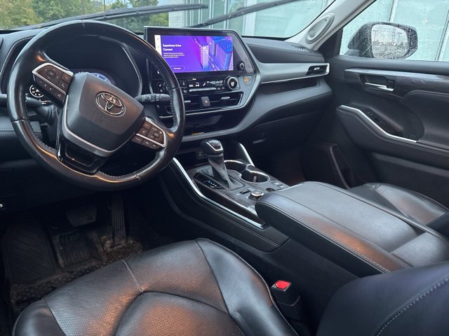 Used 2023 Toyota Highlander Platinum AWD/4WD image 28
