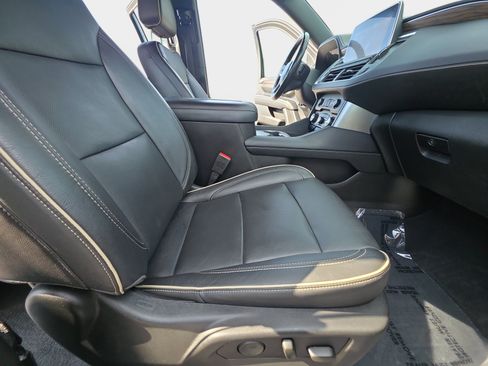 Used 2021 Chevrolet Suburban Premier w/ Premium Package AWD/4WD image 10