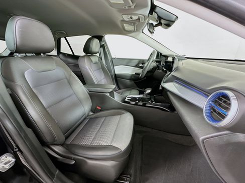 Used 2025 Chevrolet Trax LT image 29