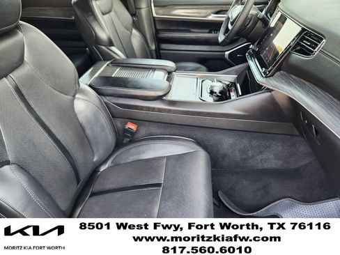 Used 2024 Jeep Wagoneer L Series II w/ Flexible Seating Group AWD/4WD image 13