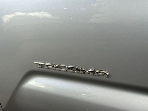 Used 2021 Toyota Tacoma SR5 RWD image 11