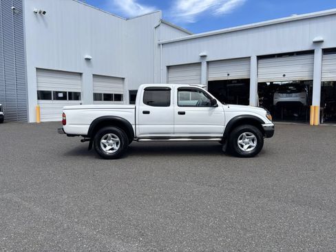 Used 2002 Toyota Tacoma PreRunner RWD image 8