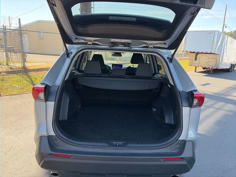 Used 2025 Toyota RAV4 XLE AWD/4WD image 8