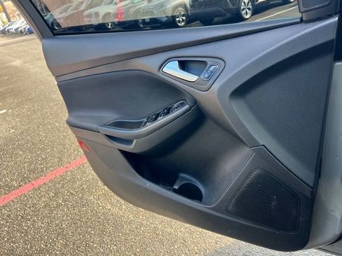 Used 2015 Ford Focus SE image 16