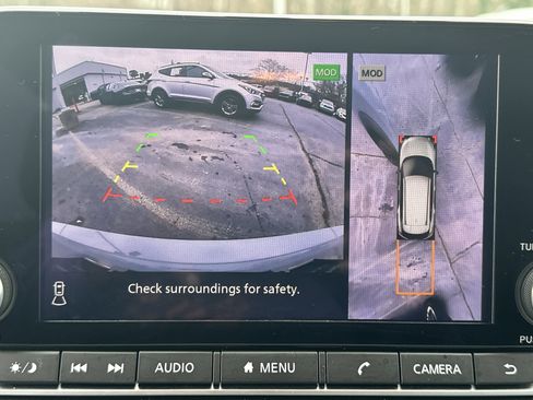 Used 2025 Nissan Rogue SV image 31