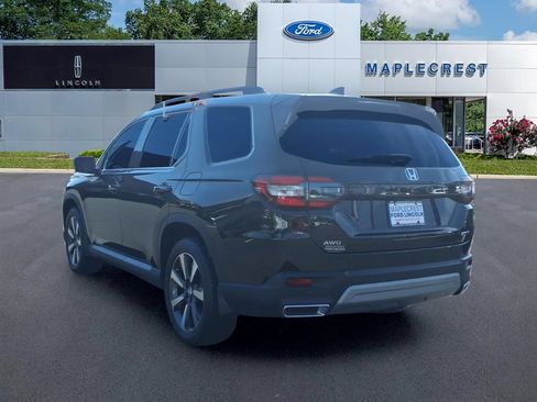 Used 2025 Honda Pilot Touring image 3