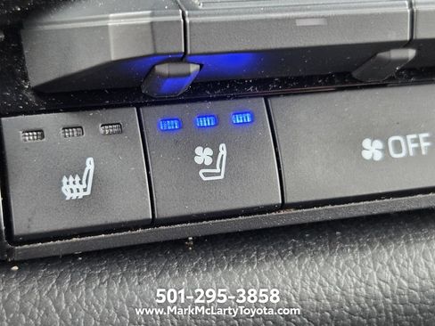 Used 2025 Toyota Tundra Limited AWD/4WD image 23