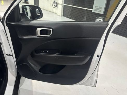 Used 2021 Hyundai Venue SEL FWD image 33