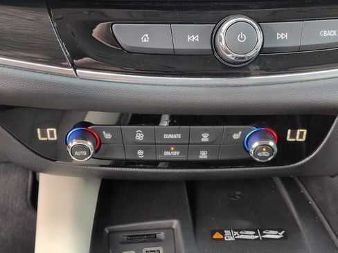 Used 2022 Buick Enclave Essence w/ Sound and Sites Package image 9