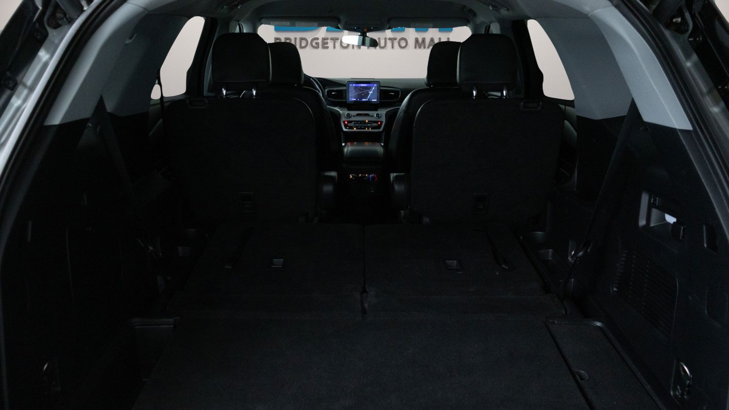 Used 2023 Ford Explorer XLT w/ Equipment Group 202A AWD/4WD image 28