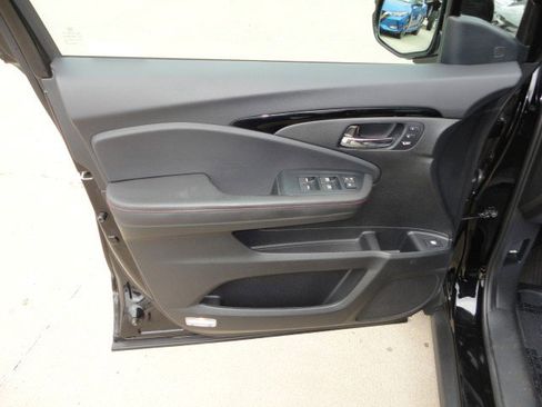 Used 2023 Honda Ridgeline Black Edition image 3