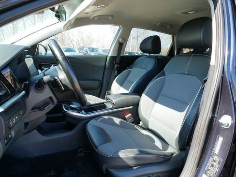Certified 2022 Kia Niro EX w/ Cold Weather Package FWD image 33