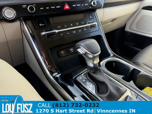 Used 2024 Kia Carnival EX image 27