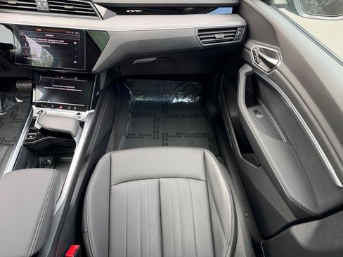 Used 2024 Audi Q8 e-tron Premium Plus w/ Premium Plus Package AWD/4WD image 17