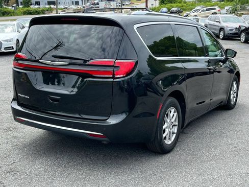Used 2021 Chrysler Pacifica Touring-L FWD image 6