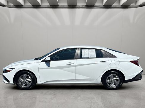 Certified 2025 Hyundai Elantra SE FWD image 2