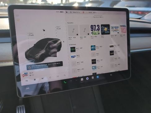 Used 2022 Tesla Model Y Performance image 14